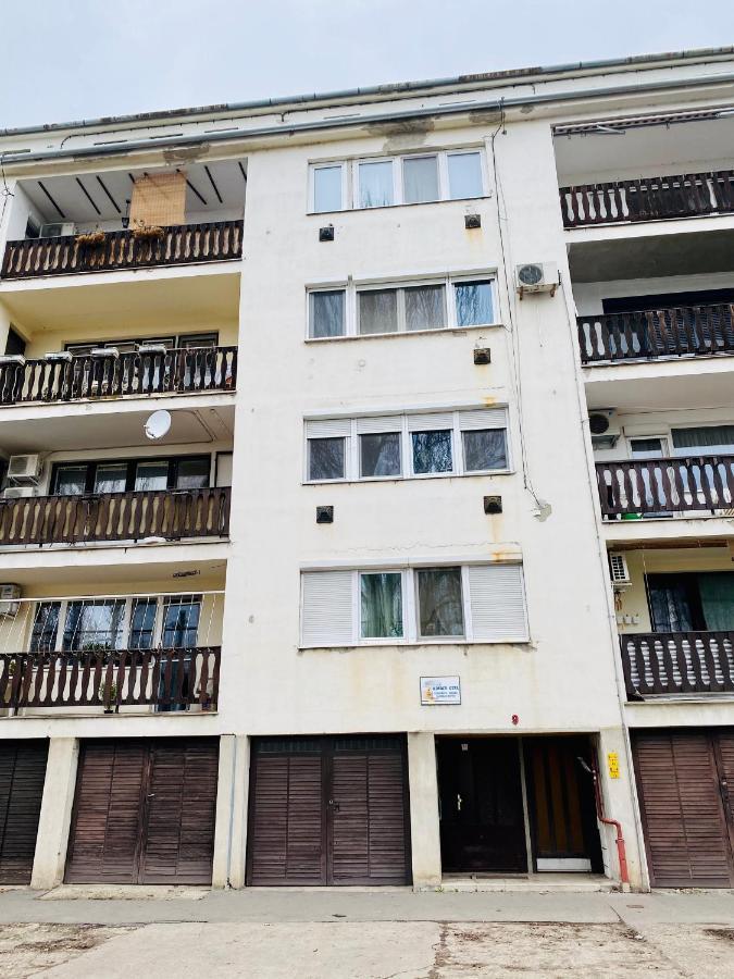 Kalvaria Apartman Сегед Экстерьер фото